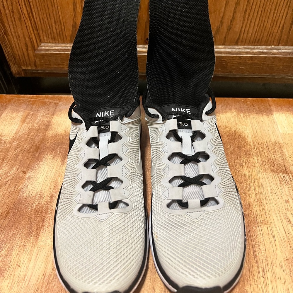 Mens size 7.5 Nike free 3.0 textured grey